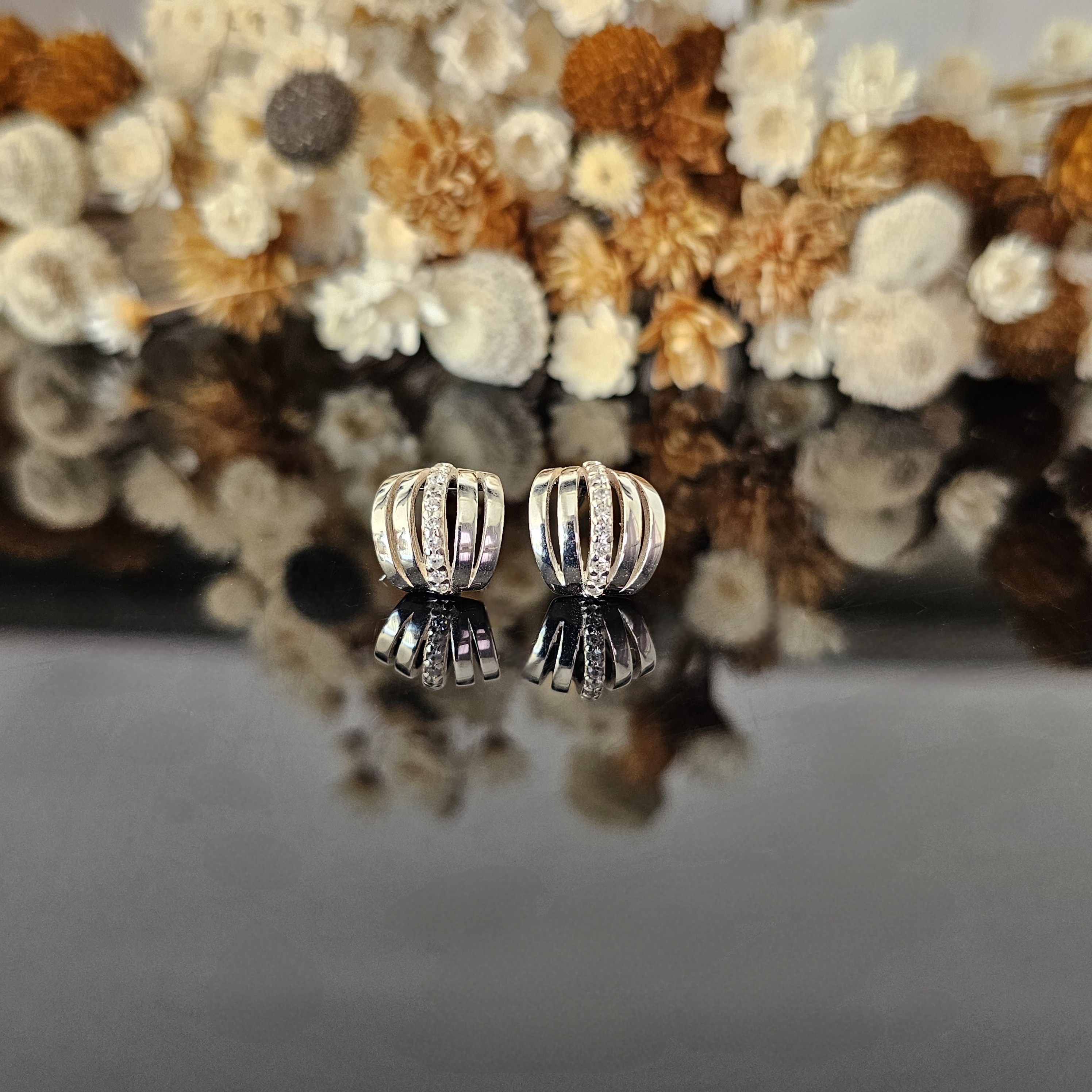 BRINCO SEMI OVAL COM STRASS