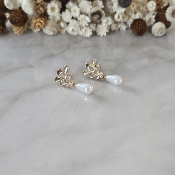 BRINCO GOTA COM ZIRCÔNIAS