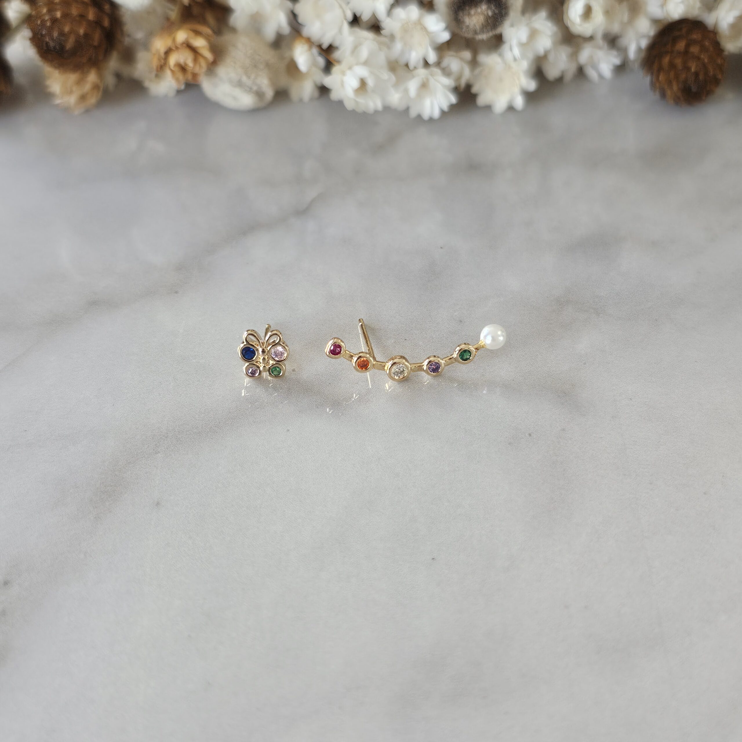 BRINCO BORBOLETA E EAR CUFF PEDRAS COLORIDAS