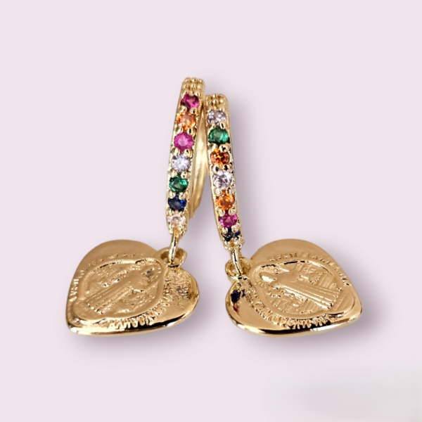 BRINCO ARGOLINHA CORAÇÃO RELIGIOSO EM RIVIERA COLORIDAS